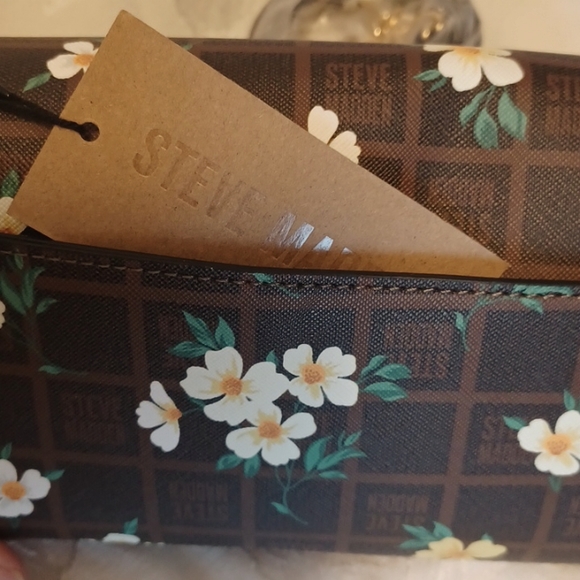 NWT! Steve Madden Faux Leather Crossbody. Brown with Floral Daisy print. 🌼🌸🌼 - Picture 8 of 9